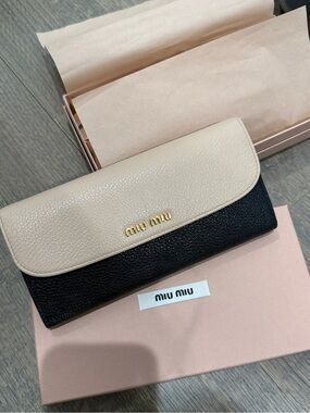 [BNIB / Full Set] Miu Miu Madras Bicolore Leather Long Wallet (Cipria/Nero)